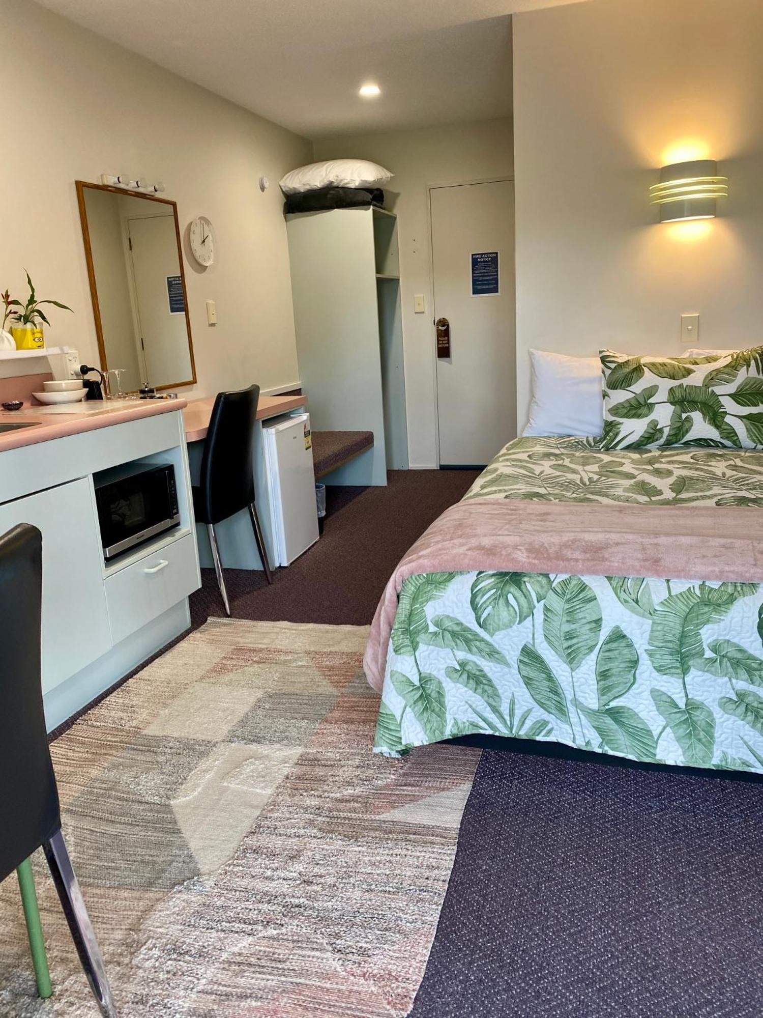 Heritage Park Lodge Haast Extérieur photo