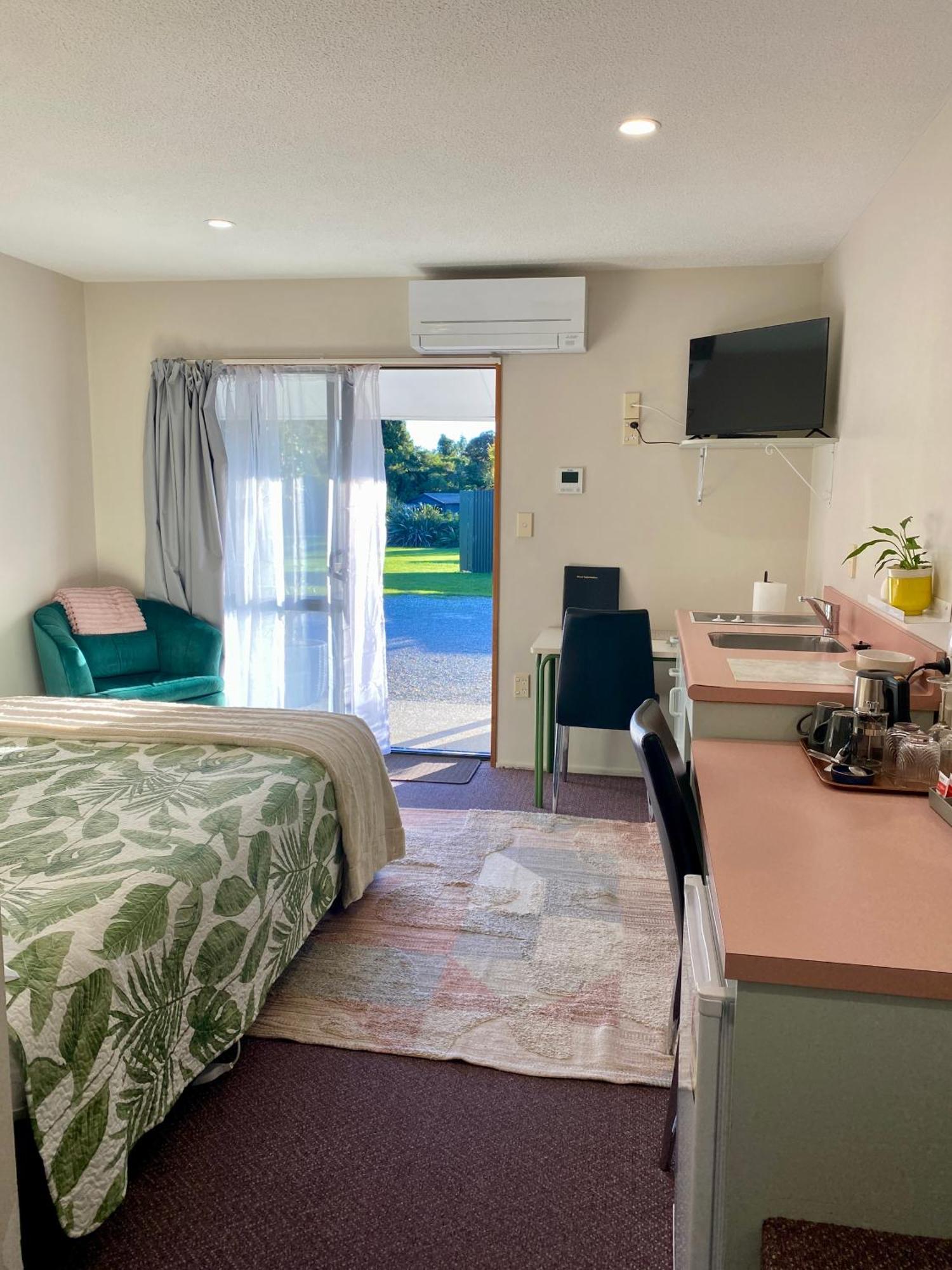 Heritage Park Lodge Haast Extérieur photo