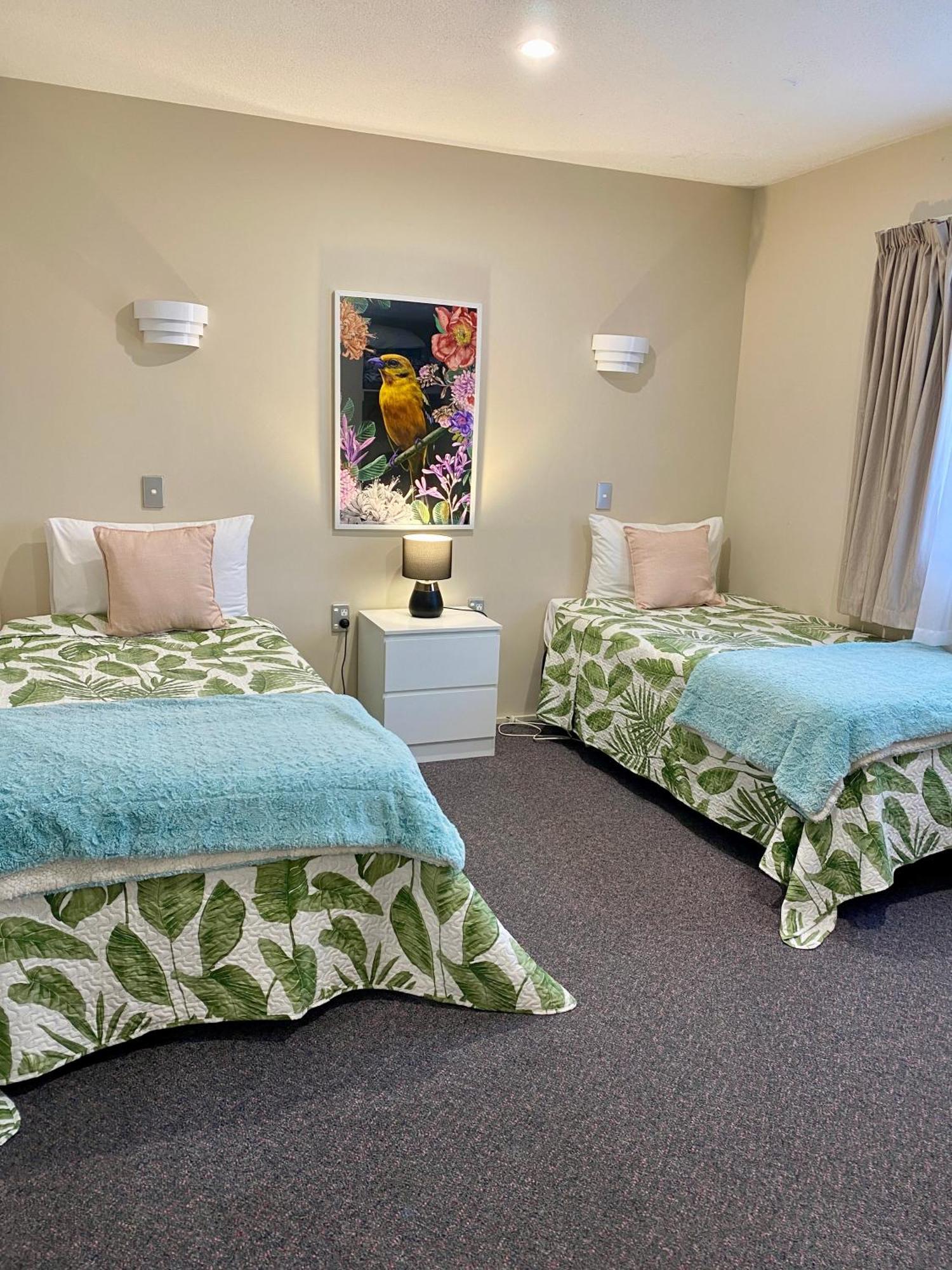 Heritage Park Lodge Haast Extérieur photo