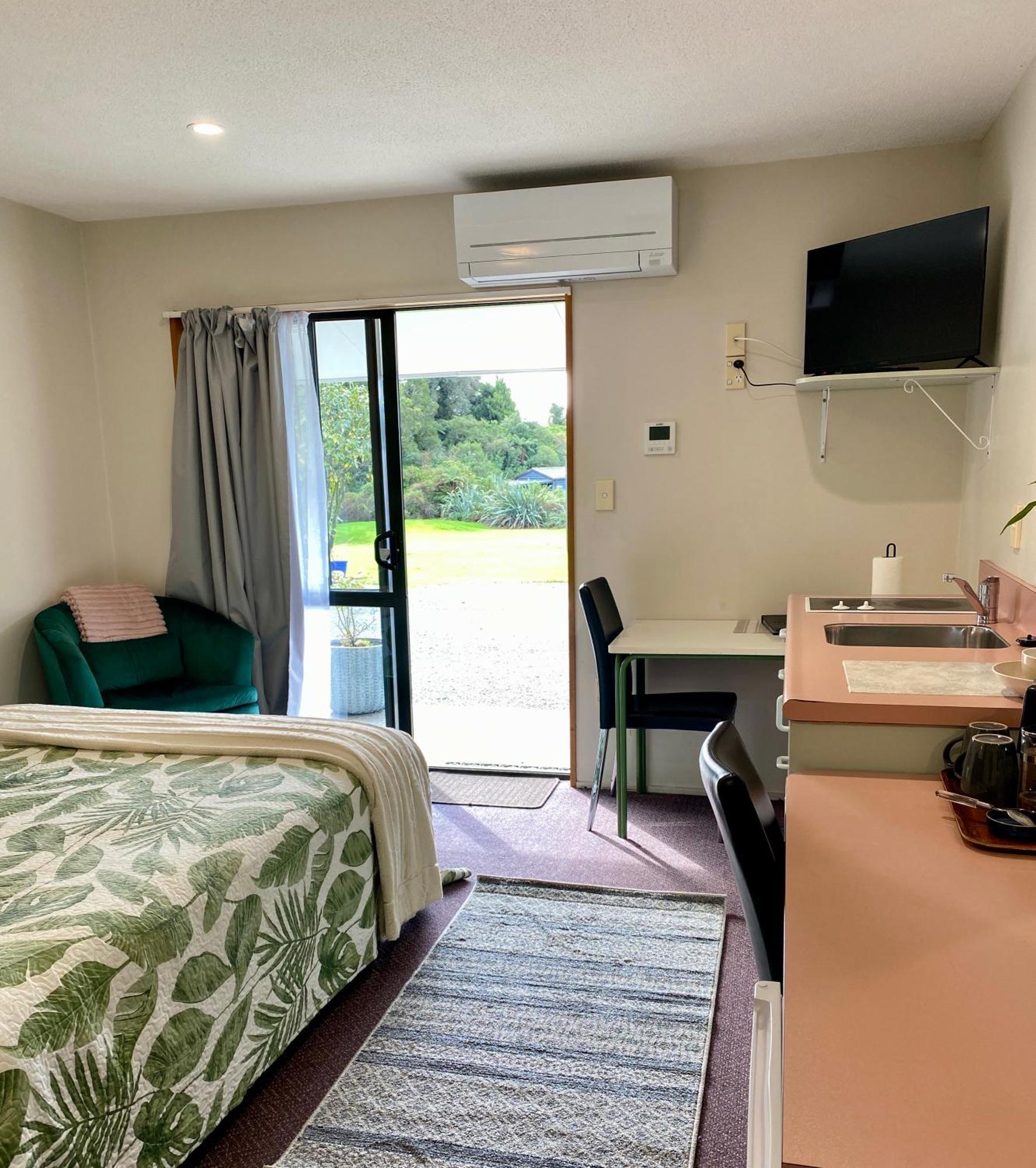 Heritage Park Lodge Haast Extérieur photo