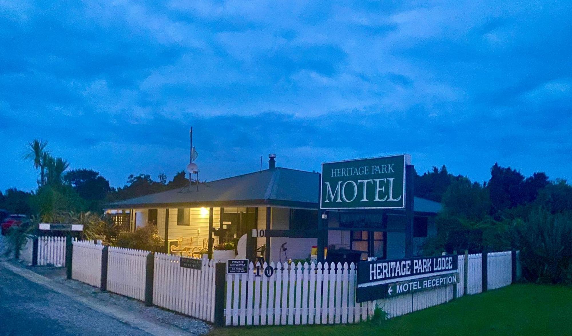 Heritage Park Lodge Haast Extérieur photo