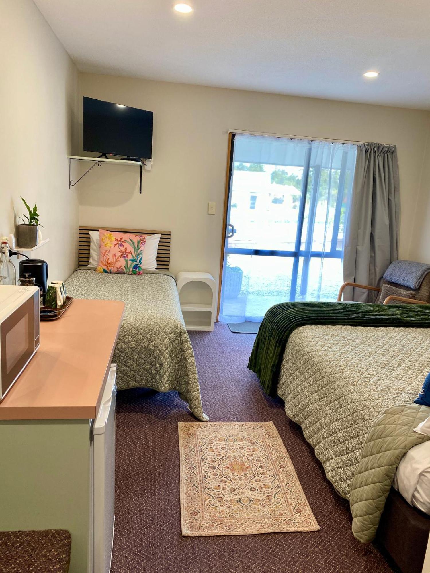 Heritage Park Lodge Haast Extérieur photo